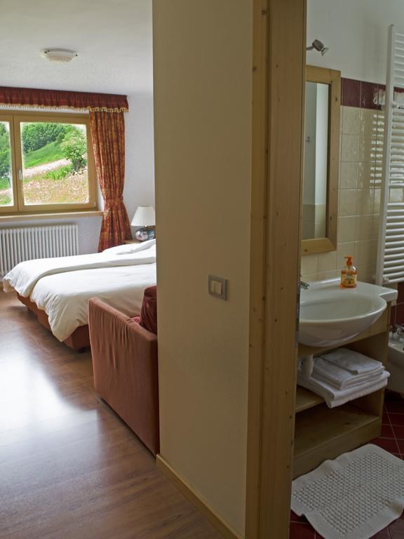 Bed and Breakfast Baita Scaia Cogolo Pokoj fotografie